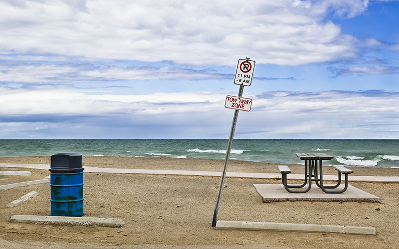 Tow away zone in front of picnic area at beach